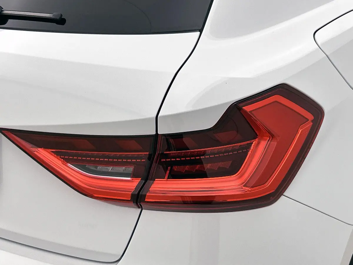 40 TFSI edition one 200 PK | | S-line | Automaat | Navigatie | Keyless | Adaptive Cruise Control | Stoelverwarming | Climate Control | Lichtmetalen velgen |