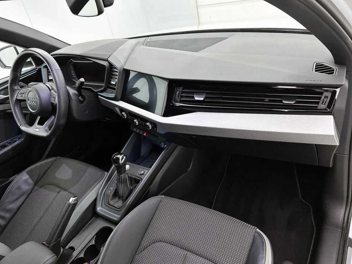 40 TFSI edition one 200 PK | | S-line | Automaat | Navigatie | Keyless | Adaptive Cruise Control | Stoelverwarming | Climate Control | Lichtmetalen velgen |