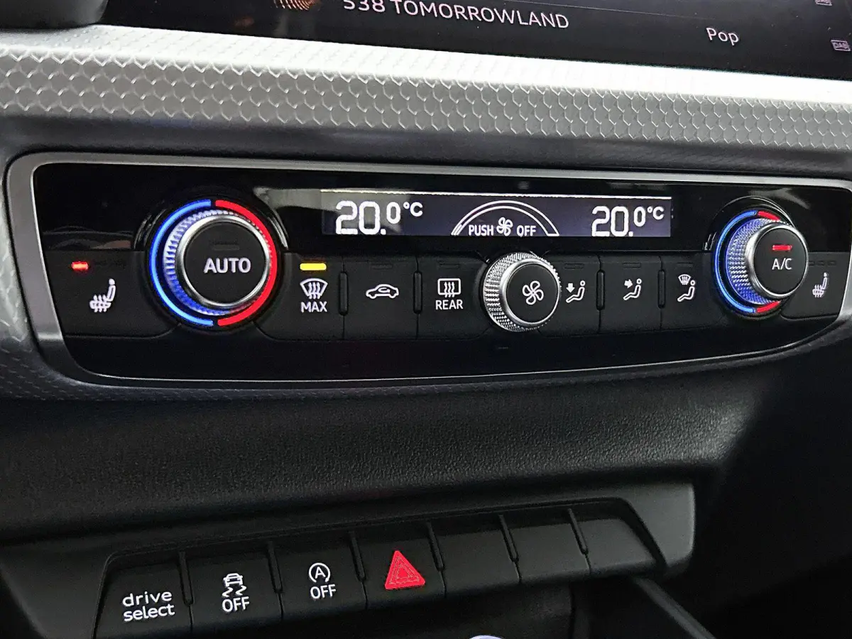 40 TFSI edition one 200 PK | | S-line | Automaat | Navigatie | Keyless | Adaptive Cruise Control | Stoelverwarming | Climate Control | Lichtmetalen velgen |