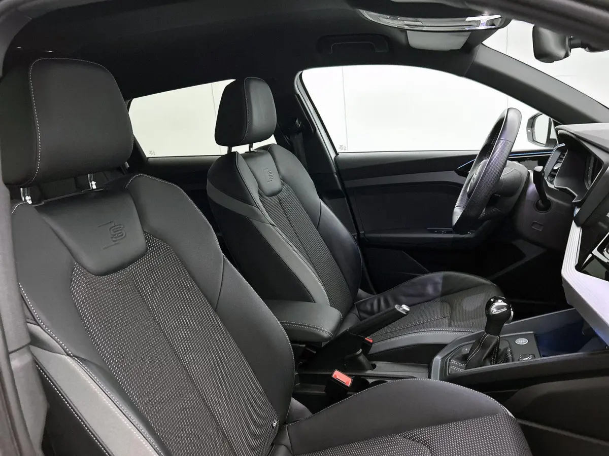 40 TFSI edition one 200 PK | | S-line | Automaat | Navigatie | Keyless | Adaptive Cruise Control | Stoelverwarming | Climate Control | Lichtmetalen velgen |