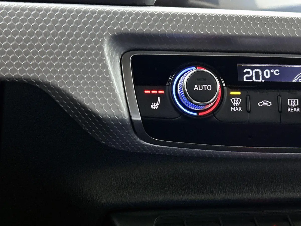 40 TFSI edition one 200 PK | | S-line | Automaat | Navigatie | Keyless | Adaptive Cruise Control | Stoelverwarming | Climate Control | Lichtmetalen velgen |