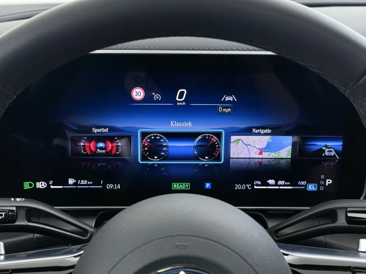 AMG 4Matic // Trekhaak // Memory // 360 Camera // Panoramadak // Digital Light // Night pakket // Keyless // Augmented
