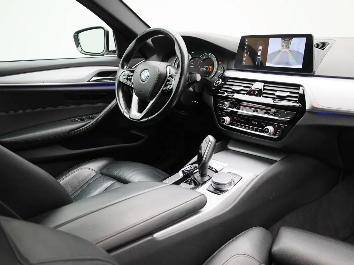 520i High Executive | ACHTERUITRIJCAMERA | APPLE CARPLAY - ANDROID AUTO | STOELVERWARMING | SFEERVERLICHTING | LEDER | MEMORY | CRUISE CONTROL | CLIMATE CONTROL |