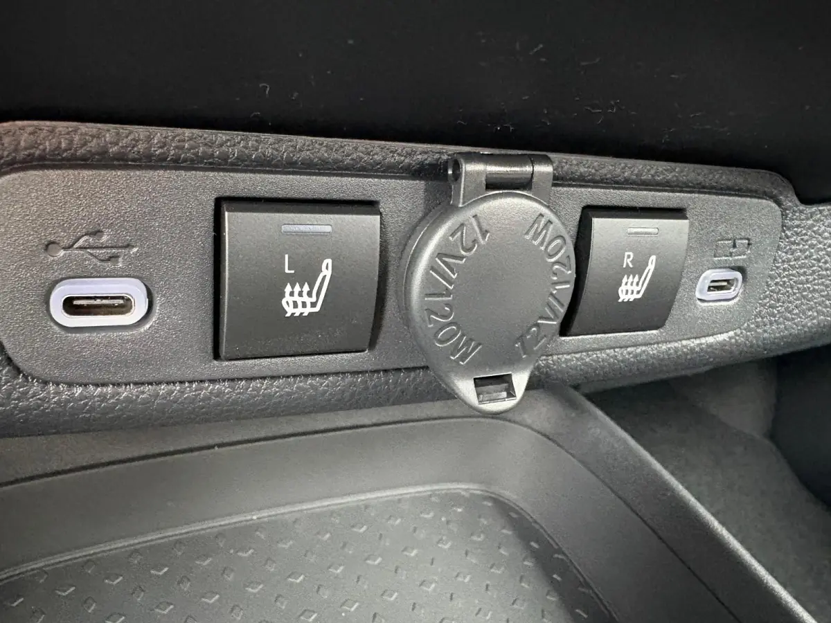 Hybrid 116PK Active Automaat Nieuw uit voorraad! Camera/ Adapt. Cruise/ Carplay- Android auto