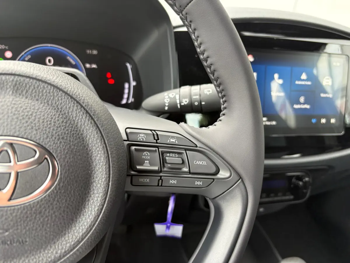 Hybrid 116PK Active Automaat Nieuw uit voorraad! Camera/ Adapt. Cruise/ Carplay- Android auto