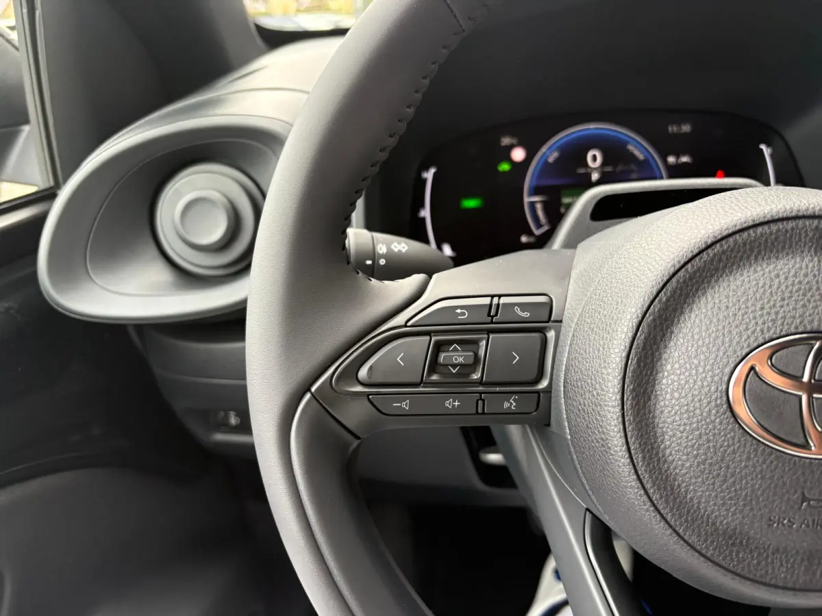 Hybrid 116PK Active Automaat Nieuw uit voorraad! Camera/ Adapt. Cruise/ Carplay- Android auto