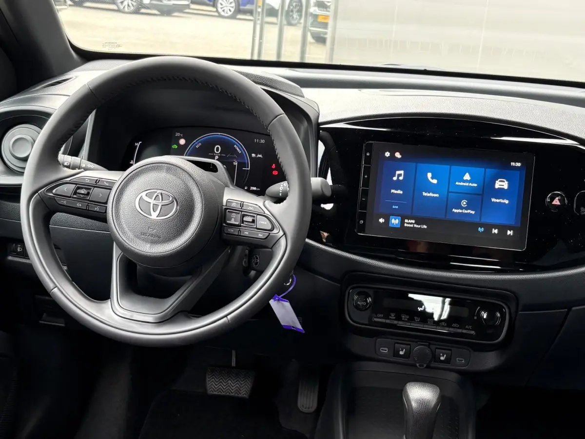 Hybrid 116PK Active Automaat Nieuw uit voorraad! Camera/ Adapt. Cruise/ Carplay- Android auto