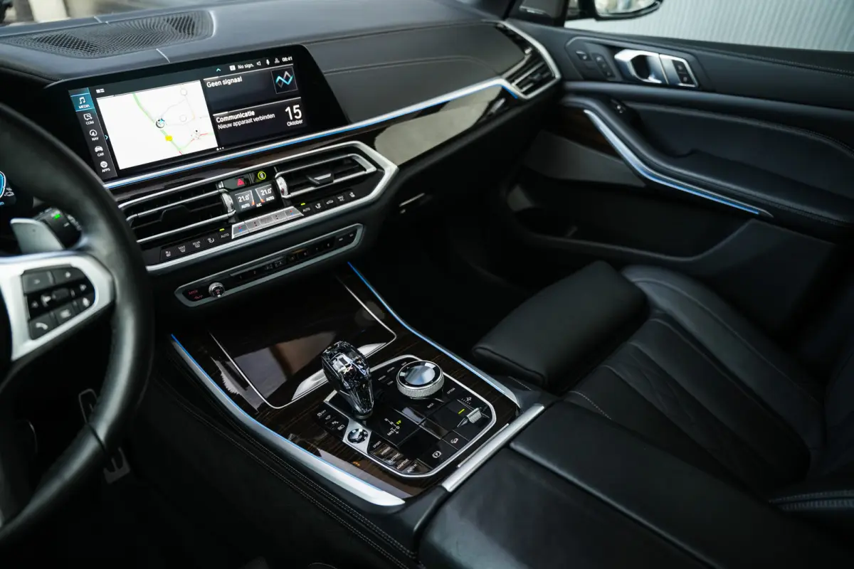 xDrive45e 394 pk High Executive M-Sportpakket /Sky-Lounge/ Laser/ Pano-Dak/ Harman&Kardon/ Soft-Close/ Massage/ Head-Up/ Adap.Cruise/ Keyless/ Trekhaak
