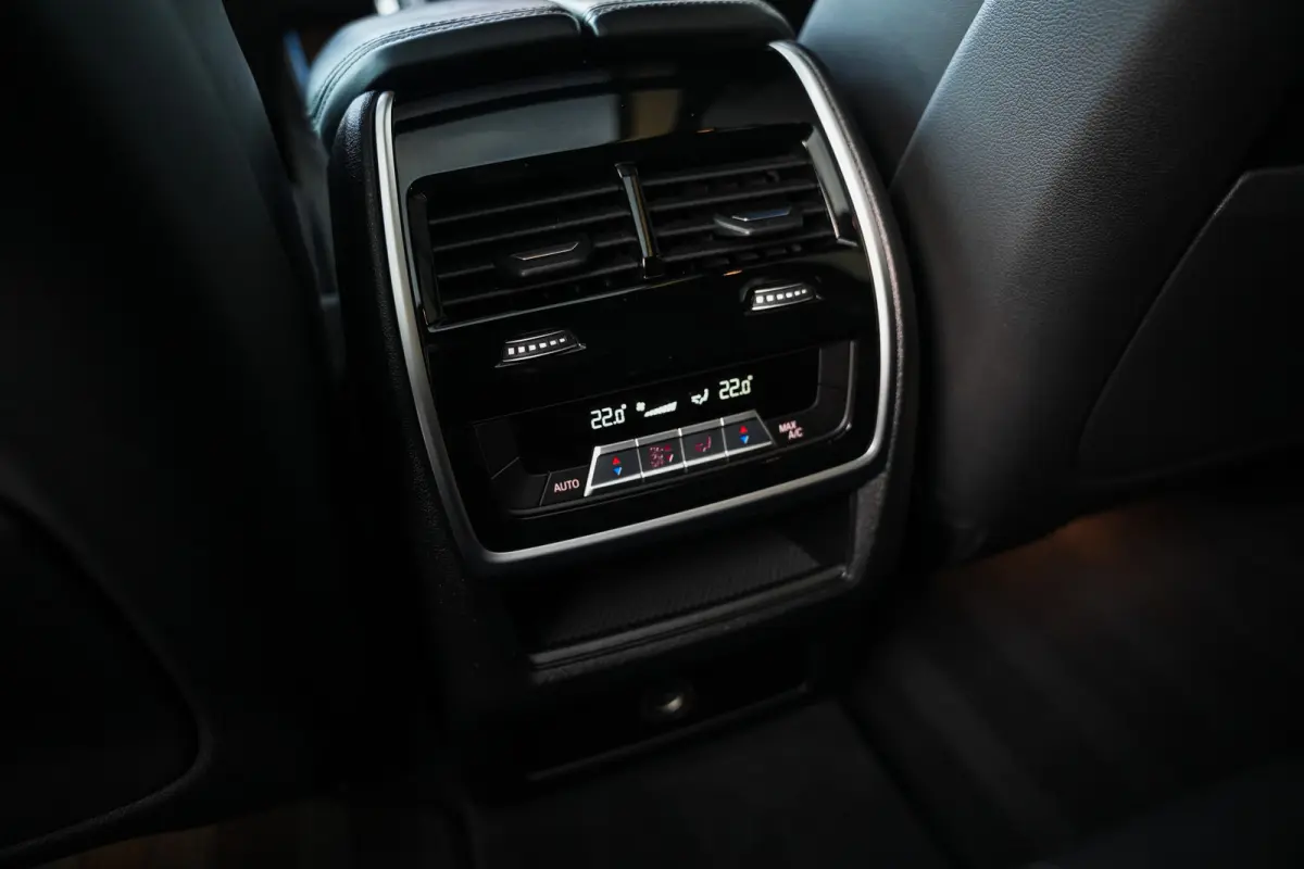 xDrive45e 394 pk High Executive M-Sportpakket /Sky-Lounge/ Laser/ Pano-Dak/ Harman&Kardon/ Soft-Close/ Massage/ Head-Up/ Adap.Cruise/ Keyless/ Trekhaak