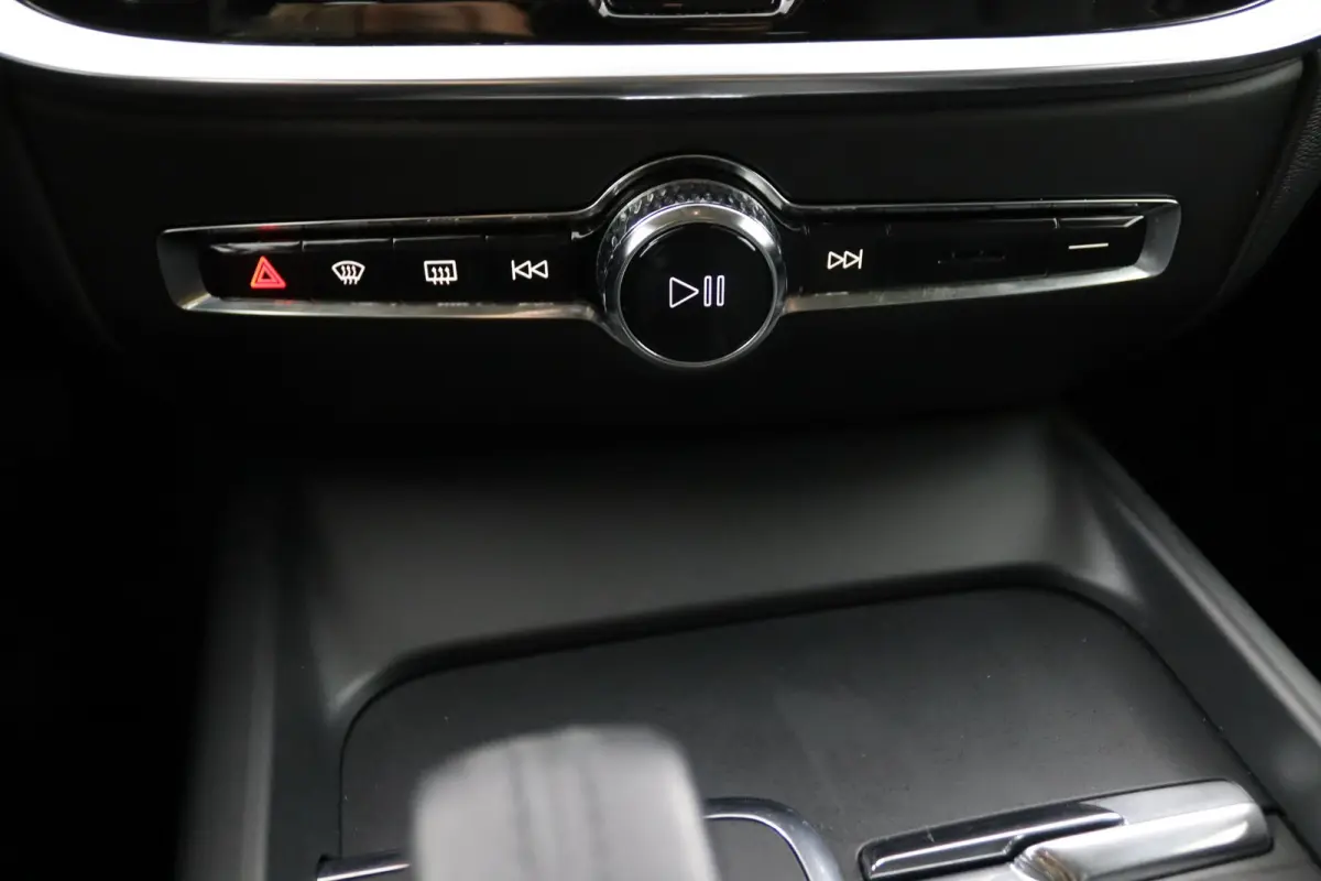 2.0 B3 Advantage | Leder | Camera | Stoel/ Stuurverwarming | Adaptive Cruise | BLIS | CarPlay/Android Auto