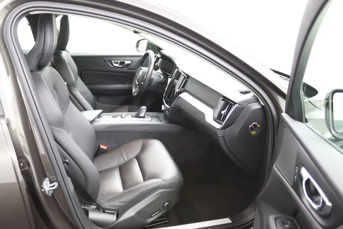 2.0 B3 Advantage | Leder | Camera | Stoel/ Stuurverwarming | Adaptive Cruise | BLIS | CarPlay/Android Auto