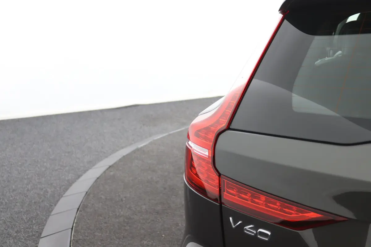 2.0 B3 Advantage | Leder | Camera | Stoel/ Stuurverwarming | Adaptive Cruise | BLIS | CarPlay/Android Auto