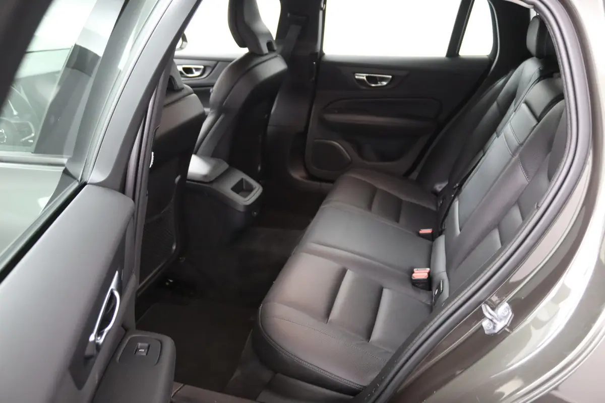 2.0 B3 Advantage | Leder | Camera | Stoel/ Stuurverwarming | Adaptive Cruise | BLIS | CarPlay/Android Auto