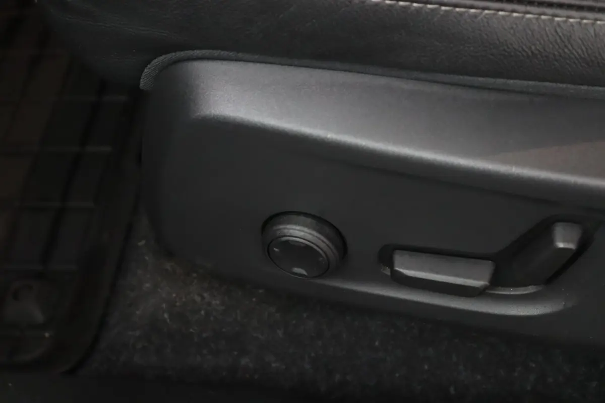 P8 AWD R-Design | Panoramadak | Warmtepomp | Adaptive LED | Leder | Harman/Kardon | Keyless | 360 Camera | BLIS