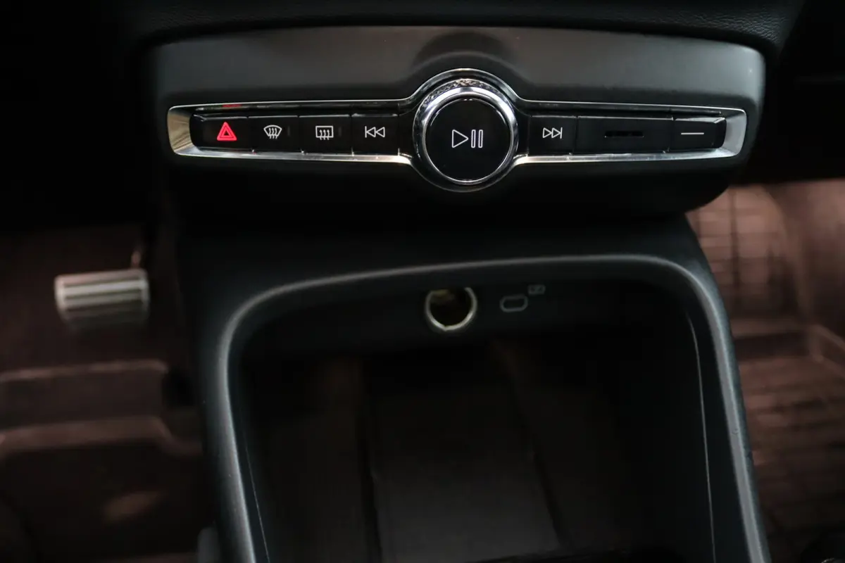 P8 AWD R-Design | Panoramadak | Warmtepomp | Adaptive LED | Leder | Harman/Kardon | Keyless | 360 Camera | BLIS