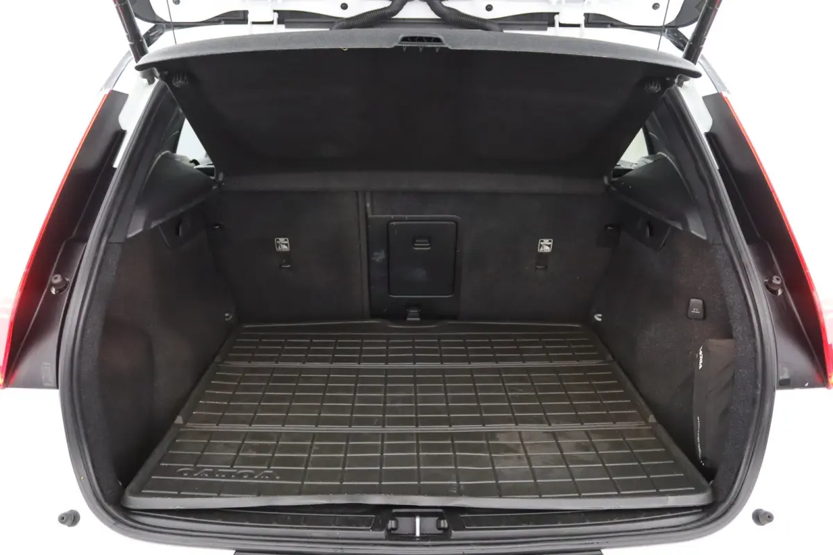P8 AWD R-Design | Panoramadak | Warmtepomp | Adaptive LED | Leder | Harman/Kardon | Keyless | 360 Camera | BLIS
