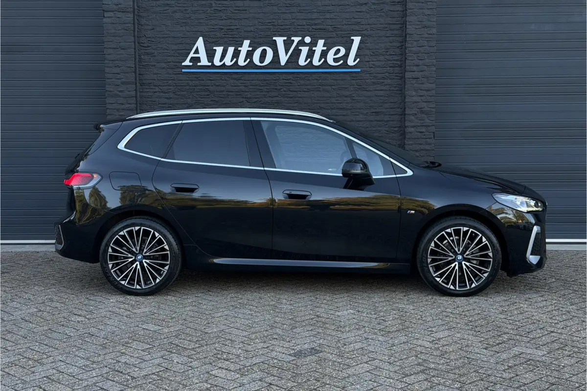 225e xDrive M-Sport | Panodak | Leder | 360 Camera | Comfort Access