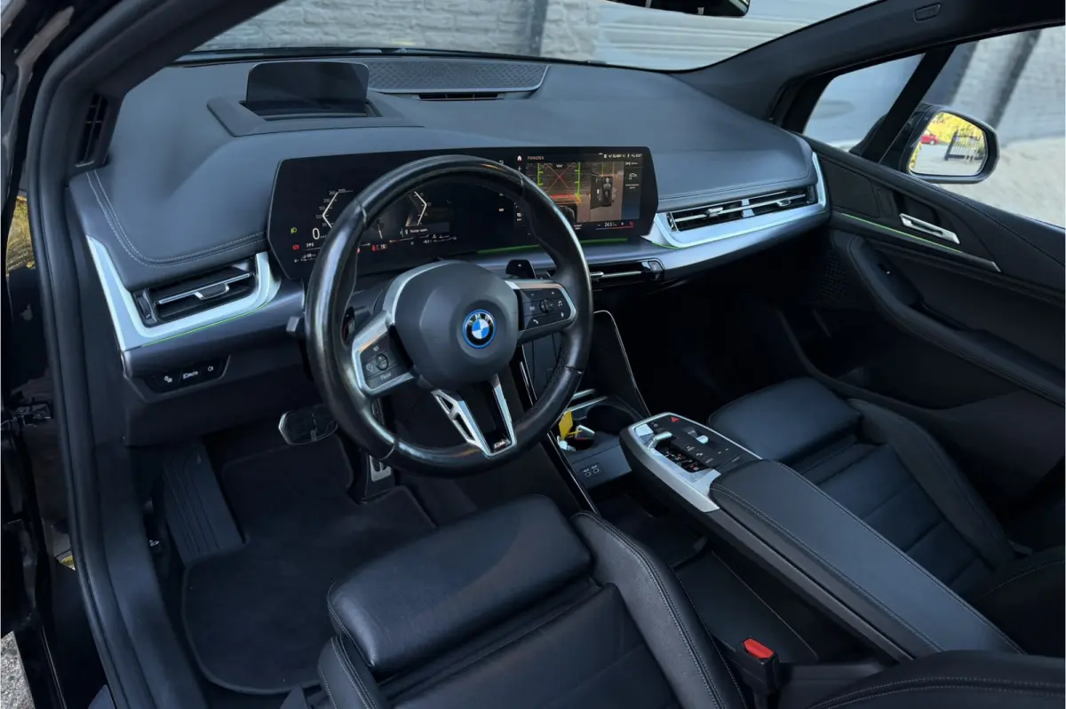 225e xDrive M-Sport | Panodak | Leder | 360 Camera | Comfort Access