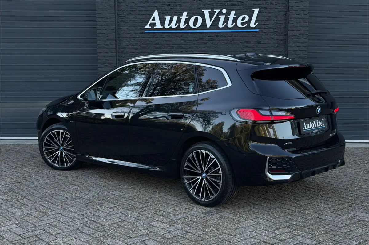 225e xDrive M-Sport | Panodak | Leder | 360 Camera | Comfort Access