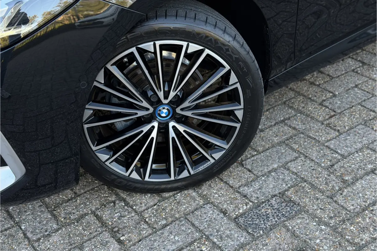 225e xDrive M-Sport | Panodak | Leder | 360 Camera | Comfort Access