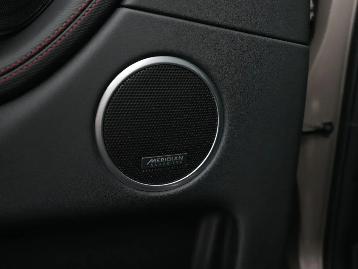 P300e 1.5 R-Dynamic SE | Cold Climate Pack | Meridian™ Surround Sound | Afneembare Trekhaak
