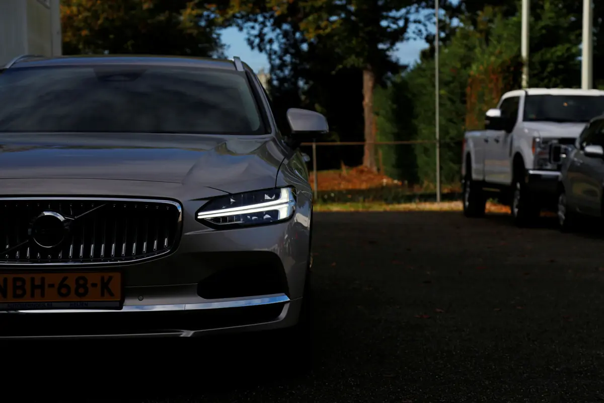 2.0 T6 Plug-in hybrid 350PK AWD Long Range*Bright Dusk Metallic!*Fabrieksgarantie*Elek. Trekhaak/Pilot ass./ACC/Stoelverw.V+A/Stuurwielverw./Leder/Dodehoek/Camera/Apple Carplay-Android/18 in