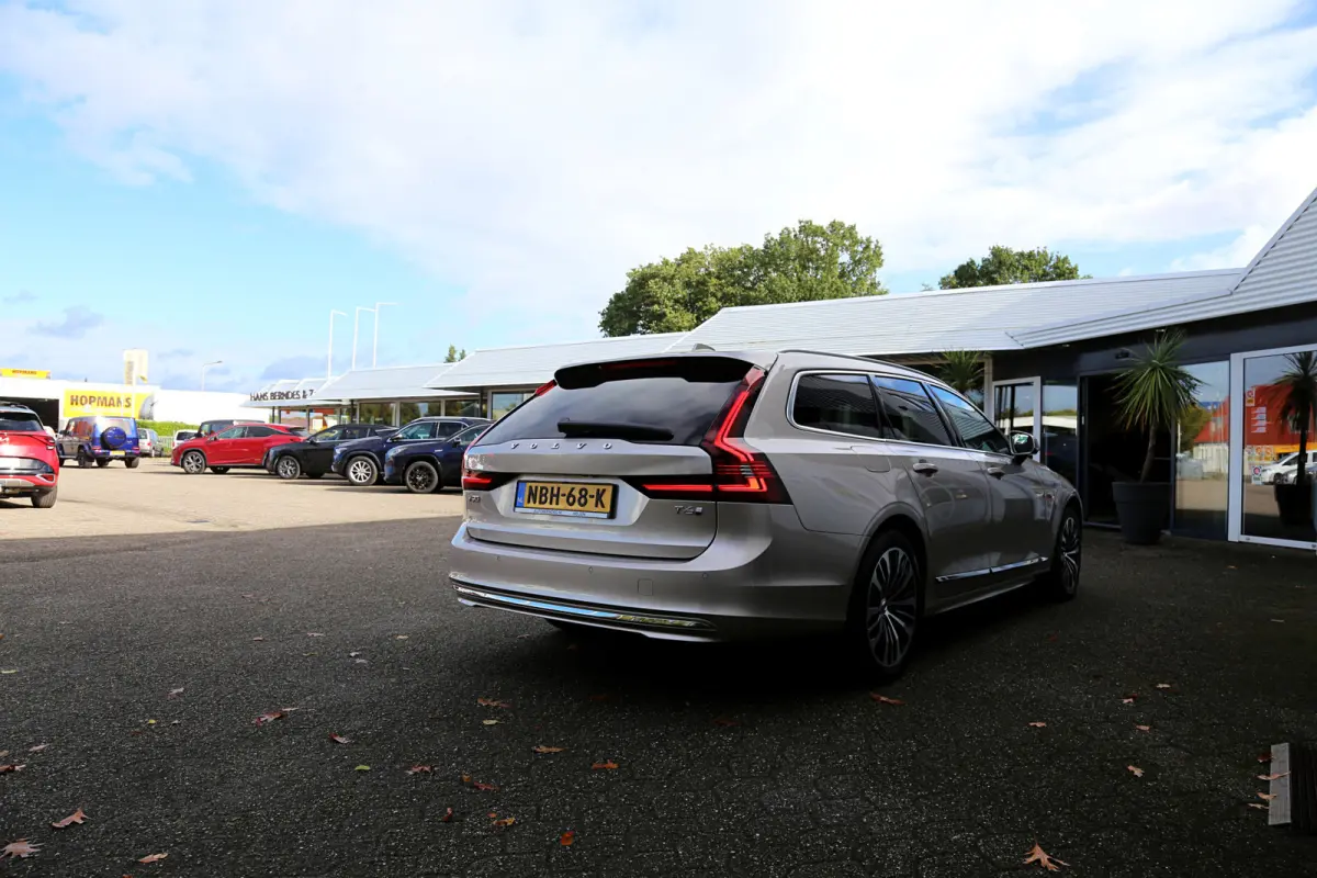 2.0 T6 Plug-in hybrid 350PK AWD Long Range*Bright Dusk Metallic!*Fabrieksgarantie*Elek. Trekhaak/Pilot ass./ACC/Stoelverw.V+A/Stuurwielverw./Leder/Dodehoek/Camera/Apple Carplay-Android/18 in