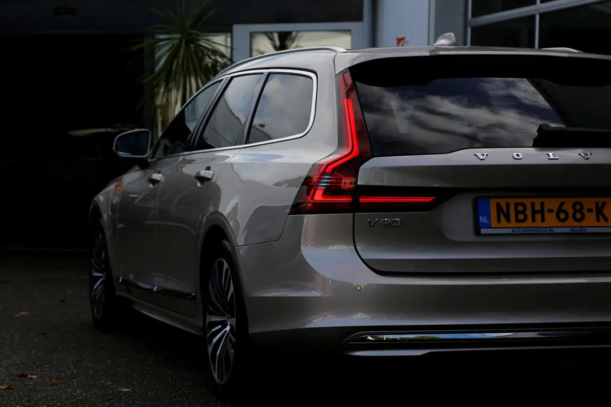 2.0 T6 Plug-in hybrid 350PK AWD Long Range*Bright Dusk Metallic!*Fabrieksgarantie*Elek. Trekhaak/Pilot ass./ACC/Stoelverw.V+A/Stuurwielverw./Leder/Dodehoek/Camera/Apple Carplay-Android/18 in