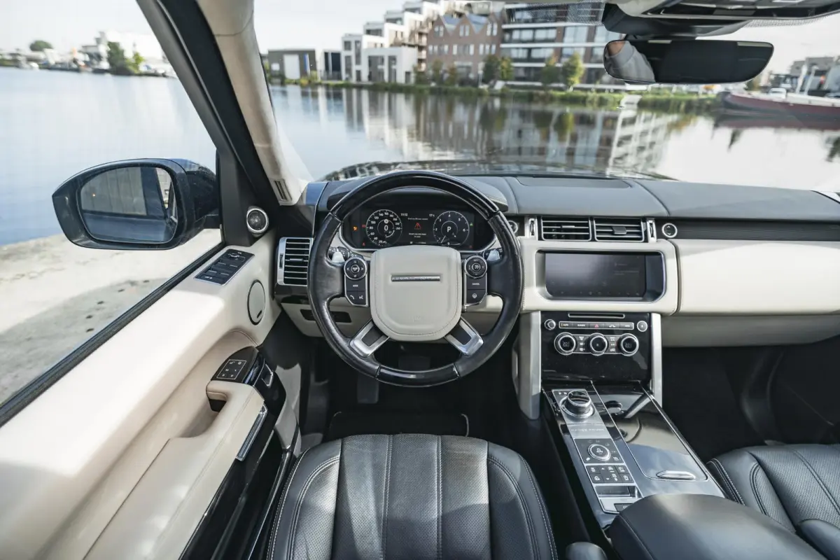 4.4 SDV8 Autobiography | Panoramadak | Trekhaak wegkl. | Massage stoelen | 1e eigenaar | Dealer onderhouden | NL |