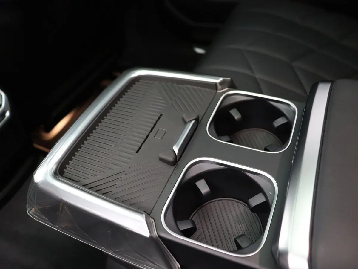 M760e xDrive M Performance Pack | Innovation Pack | Executive Pack | Executive Lounge | Connoisseur Pack | Integral Active Steering | Trekhaak | Panoramadak Sky Lounge | Driving Assistant Pr
