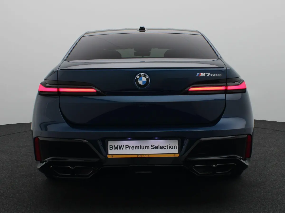 M760e xDrive M Performance Pack | Innovation Pack | Executive Pack | Executive Lounge | Connoisseur Pack | Integral Active Steering | Trekhaak | Panoramadak Sky Lounge | Driving Assistant Pr
