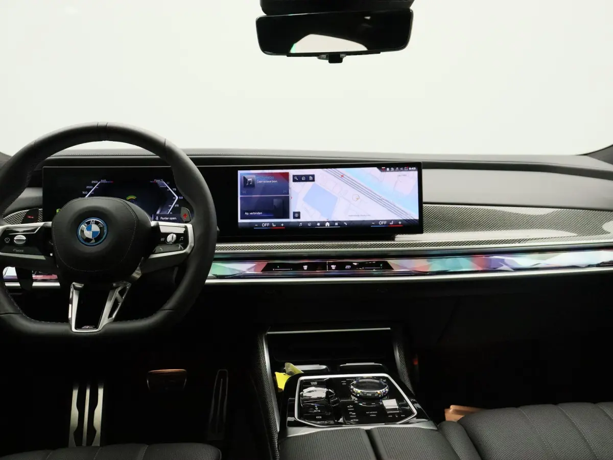 M760e xDrive M Performance Pack | Innovation Pack | Executive Pack | Executive Lounge | Connoisseur Pack | Integral Active Steering | Trekhaak | Panoramadak Sky Lounge | Driving Assistant Pr