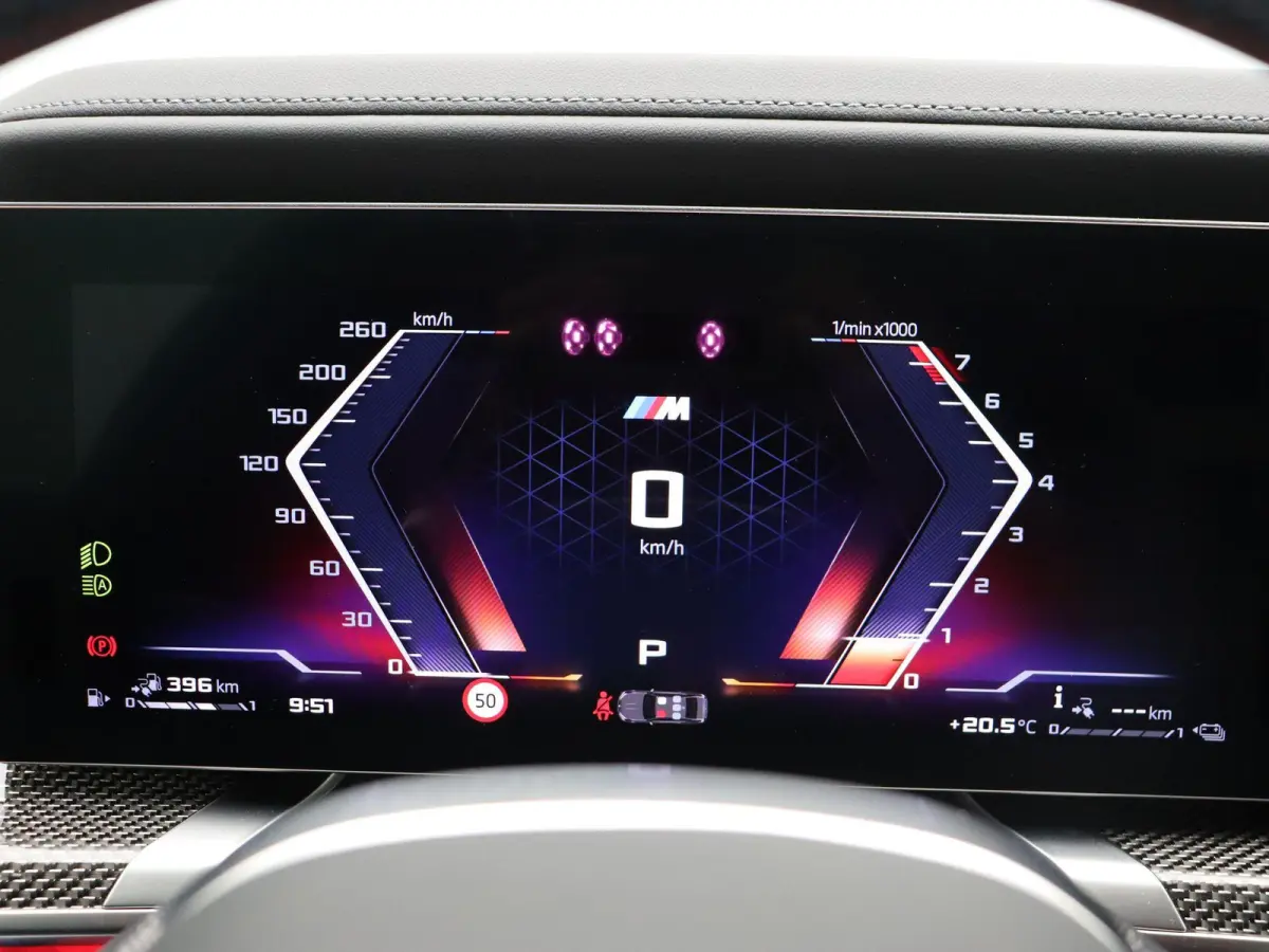 M760e xDrive M Performance Pack | Innovation Pack | Executive Pack | Executive Lounge | Connoisseur Pack | Integral Active Steering | Trekhaak | Panoramadak Sky Lounge | Driving Assistant Pr