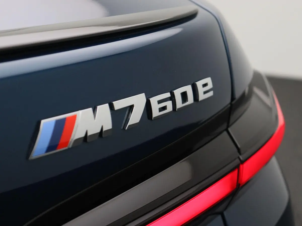 M760e xDrive M Performance Pack | Innovation Pack | Executive Pack | Executive Lounge | Connoisseur Pack | Integral Active Steering | Trekhaak | Panoramadak Sky Lounge | Driving Assistant Pr