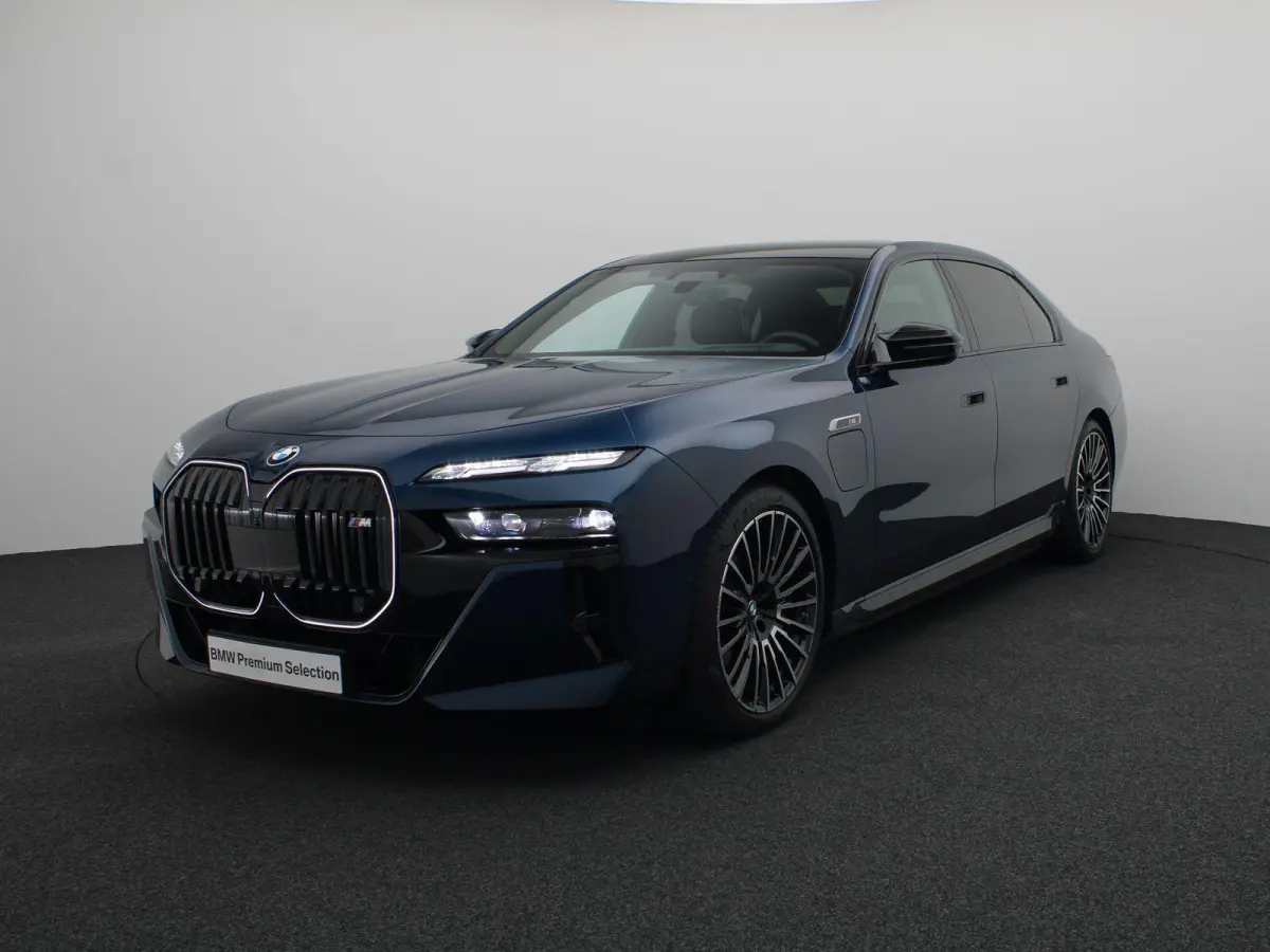 M760e xDrive M Performance Pack | Innovation Pack | Executive Pack | Executive Lounge | Connoisseur Pack | Integral Active Steering | Trekhaak | Panoramadak Sky Lounge | Driving Assistant Pr