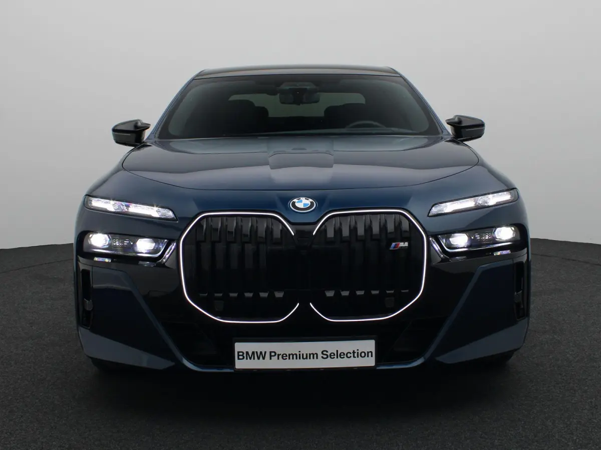 M760e xDrive M Performance Pack | Innovation Pack | Executive Pack | Executive Lounge | Connoisseur Pack | Integral Active Steering | Trekhaak | Panoramadak Sky Lounge | Driving Assistant Pr