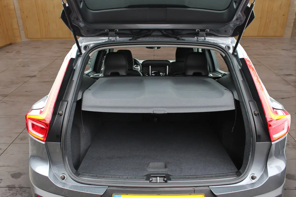 1.5 T3 Momentum | BLIS | Camera | Trekhaak Elektrisch Wegklapbaar | Cruise Control | DAB |