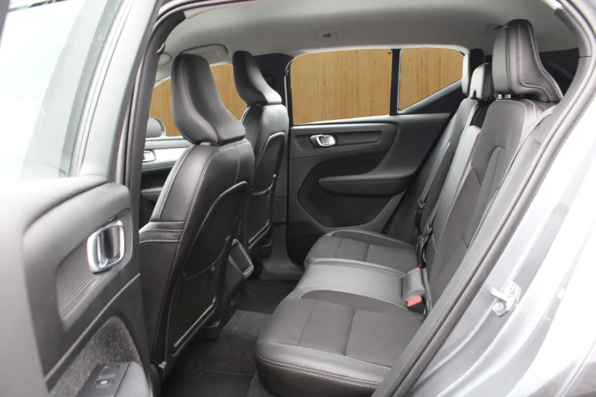 1.5 T3 Momentum | BLIS | Camera | Trekhaak Elektrisch Wegklapbaar | Cruise Control | DAB |
