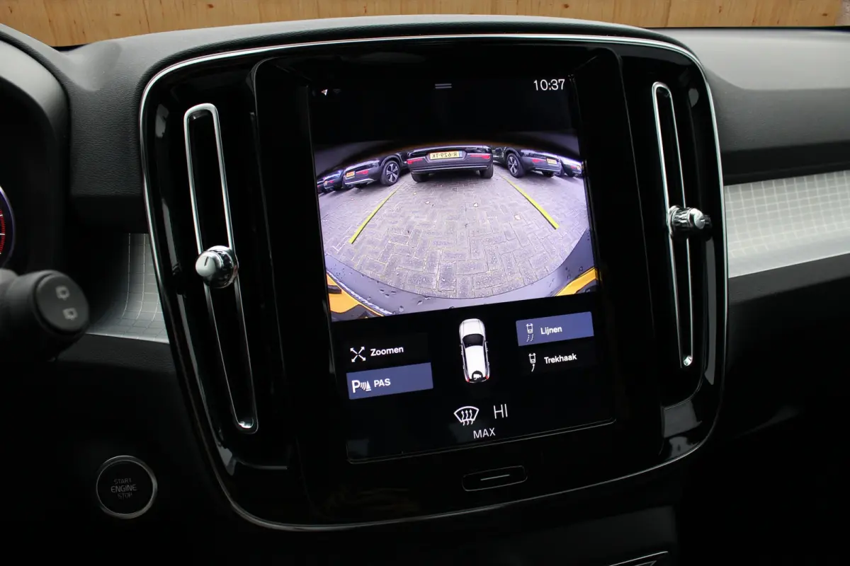 1.5 T3 Momentum | BLIS | Camera | Trekhaak Elektrisch Wegklapbaar | Cruise Control | DAB |