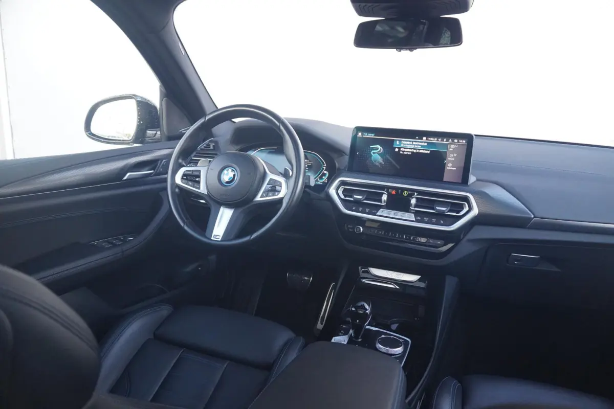 xDrive30e | M Sportpakket | Panoramadak | Elektrisch verstelbare stoelen | Harman Kardon | Head-Up Display