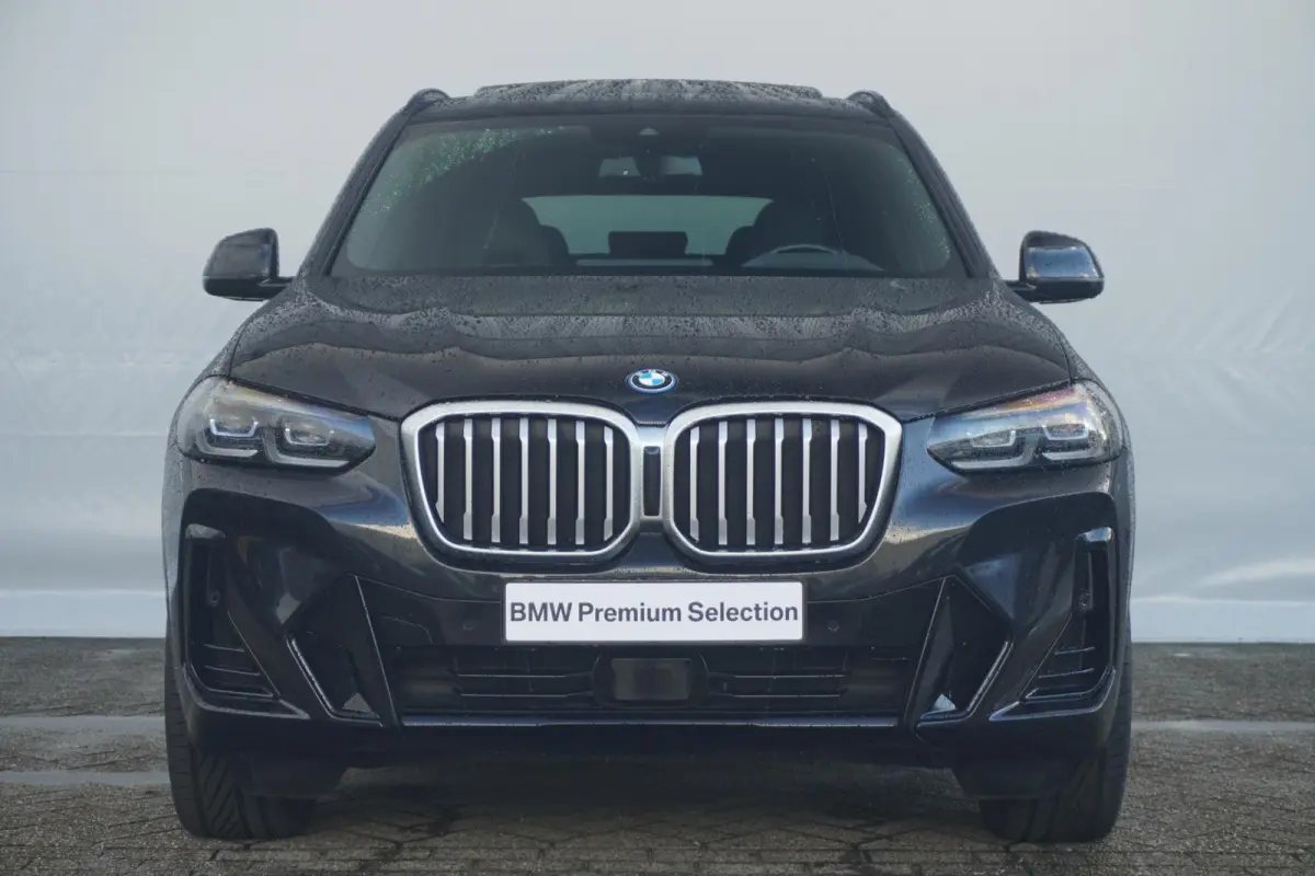 xDrive30e | M Sportpakket | Panoramadak | Elektrisch verstelbare stoelen | Harman Kardon | Head-Up Display