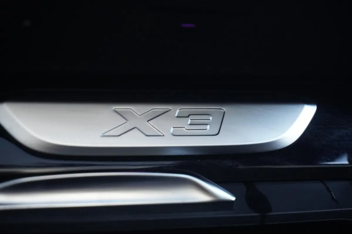 xDrive30e | M Sportpakket | Panoramadak | Elektrisch verstelbare stoelen | Harman Kardon | Head-Up Display