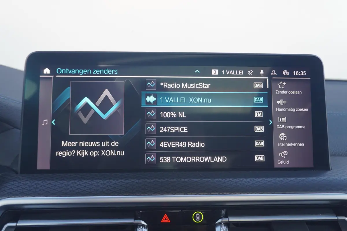 xDrive30e | M Sportpakket | Panoramadak | Elektrisch verstelbare stoelen | Harman Kardon | Head-Up Display