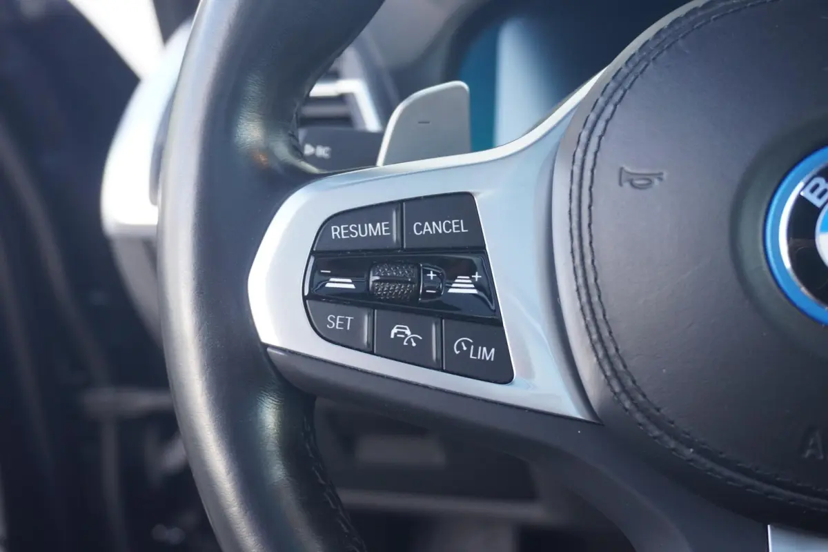 xDrive30e | M Sportpakket | Panoramadak | Elektrisch verstelbare stoelen | Harman Kardon | Head-Up Display