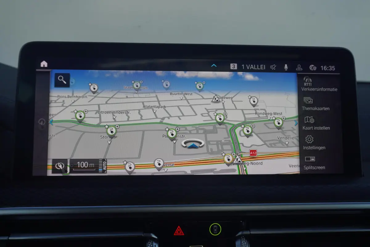 xDrive30e | M Sportpakket | Panoramadak | Elektrisch verstelbare stoelen | Harman Kardon | Head-Up Display