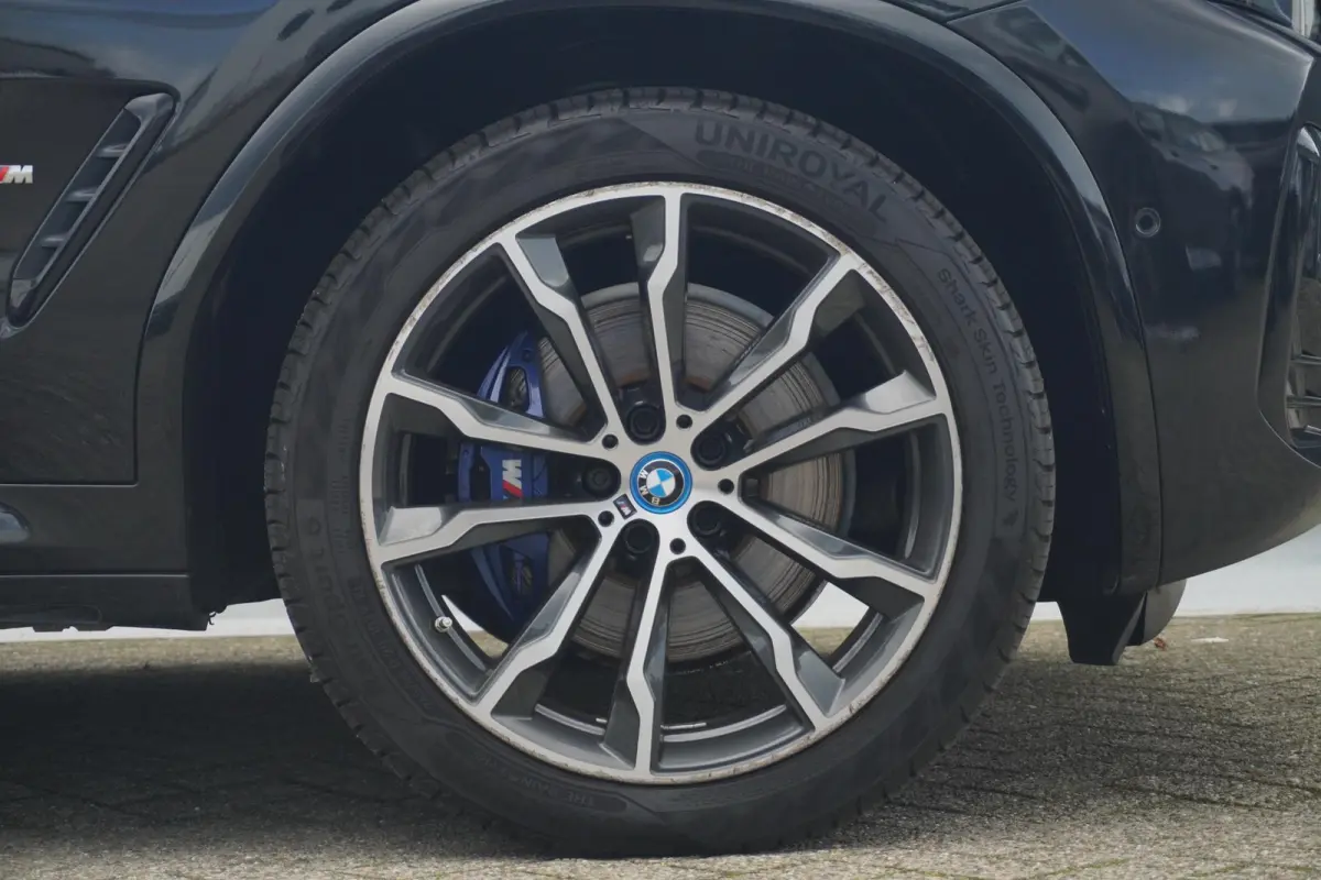 xDrive30e | M Sportpakket | Panoramadak | Elektrisch verstelbare stoelen | Harman Kardon | Head-Up Display
