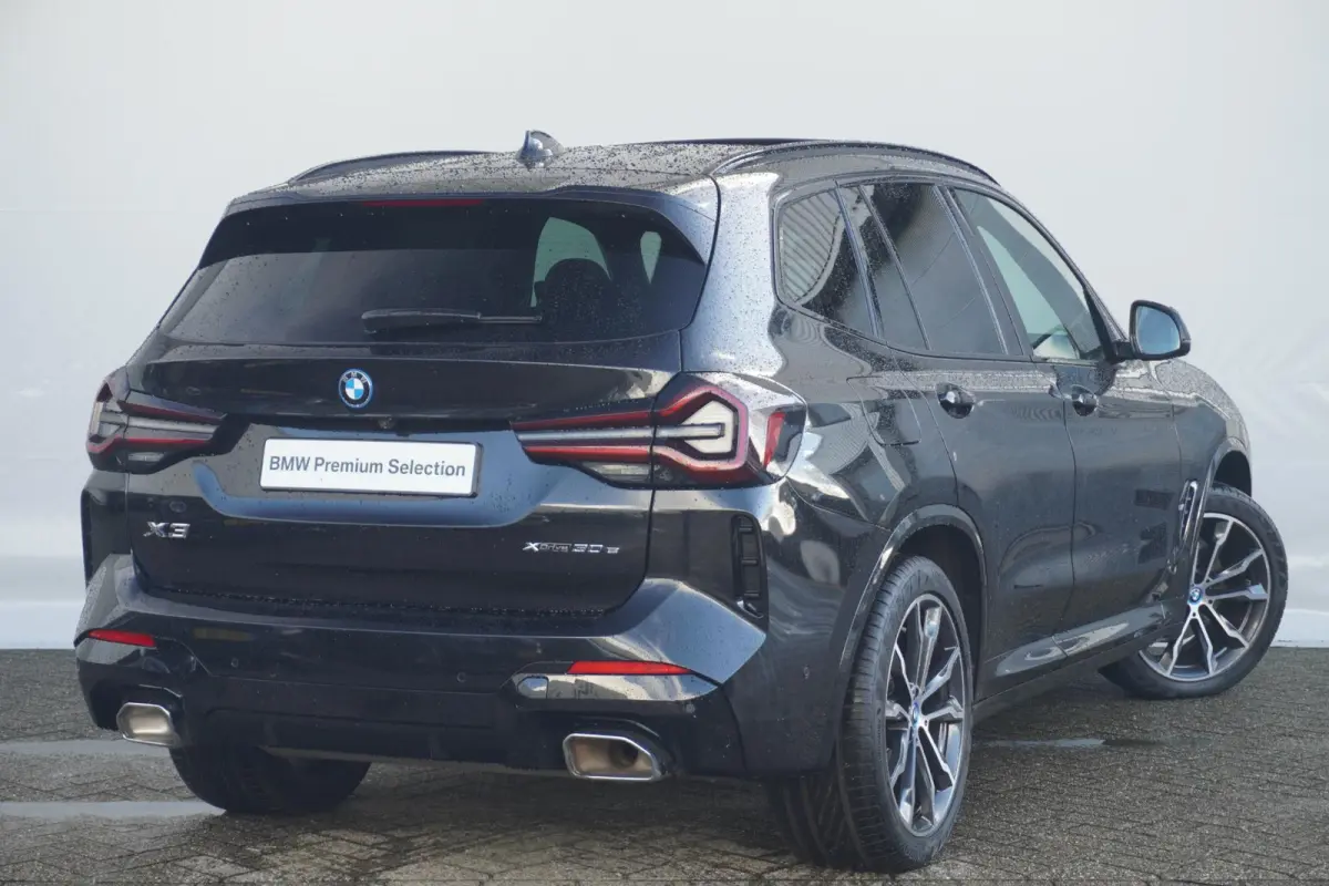 xDrive30e | M Sportpakket | Panoramadak | Elektrisch verstelbare stoelen | Harman Kardon | Head-Up Display