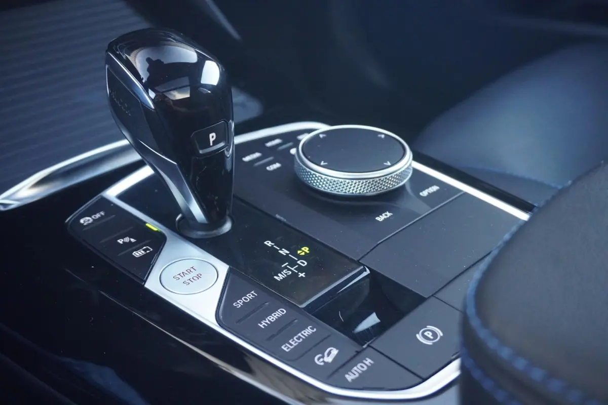 xDrive30e | M Sportpakket | Panoramadak | Elektrisch verstelbare stoelen | Harman Kardon | Head-Up Display
