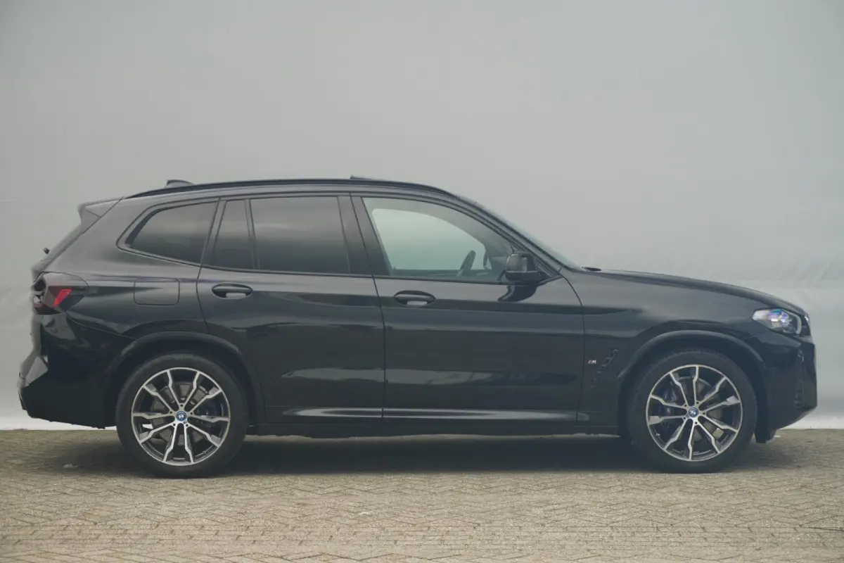 xDrive30e | M Sportpakket | Panoramadak | Elektrisch verstelbare stoelen | Harman Kardon | Head-Up Display