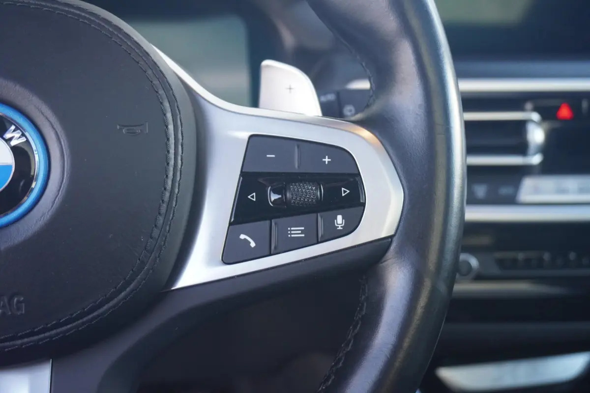 xDrive30e | M Sportpakket | Panoramadak | Elektrisch verstelbare stoelen | Harman Kardon | Head-Up Display